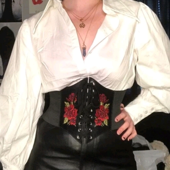 Black corset floral rose embroidered boho faux leather waist statement belt - Picture 7 of 14